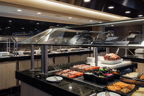 HX Hurtigruten Expeditions MS Spitsbergen Aune Restaurant 7 ©Espen Mills.jpg